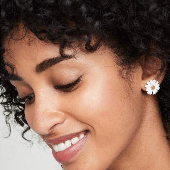 KATE SPADE Into The Bloom Daisy Stud Earrings - Picture 3 of 6